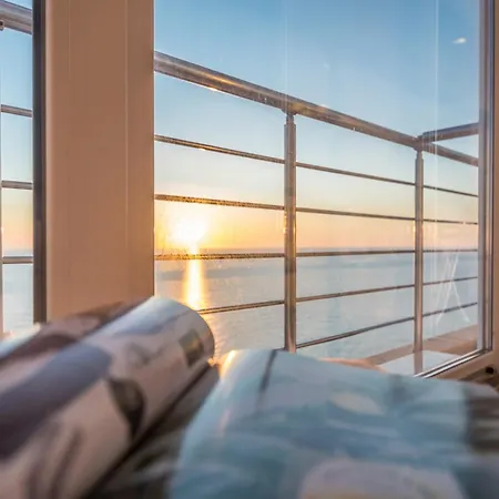 Blue Heaven Beachfront Apartment *