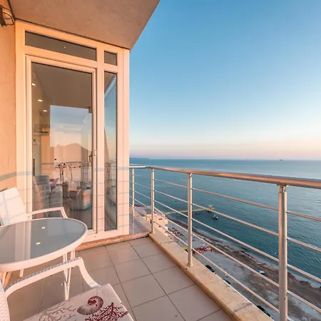 Blue Heaven Beachfront Апартаменты *